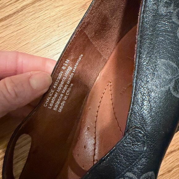 Naya Chalice Black Mary Janes with Floral Etching 8.5 N - Picture 4 of 7